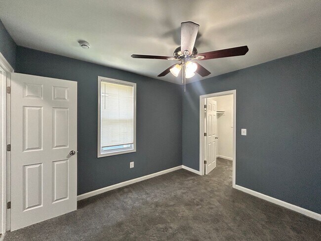 Building Photo - Baltimore - 4 Bedrooms and 2 baths Available!