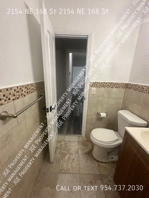 Building Photo - 2154 NE 168th St