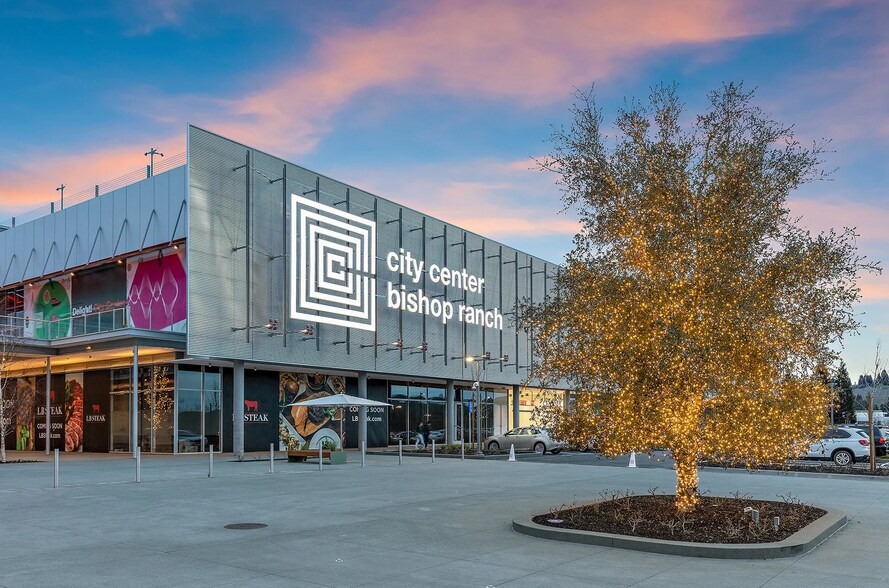 5 min. to Bishop Ranch Shopping Center - 140 Reflections Dr