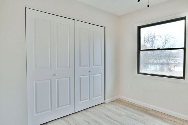 Building Photo - 460-462-462 Fowler St