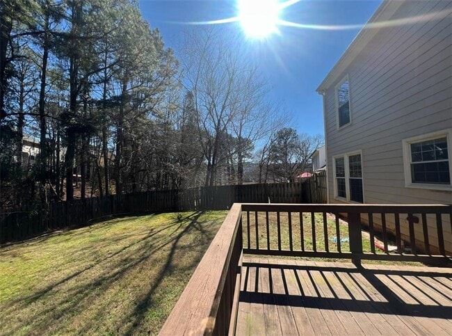 Building Photo - 450 Mikasa Dr