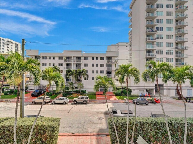 Building Photo - 1658 Bay Rd