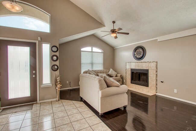 Building Photo - 12561 Paseo Alegre Dr