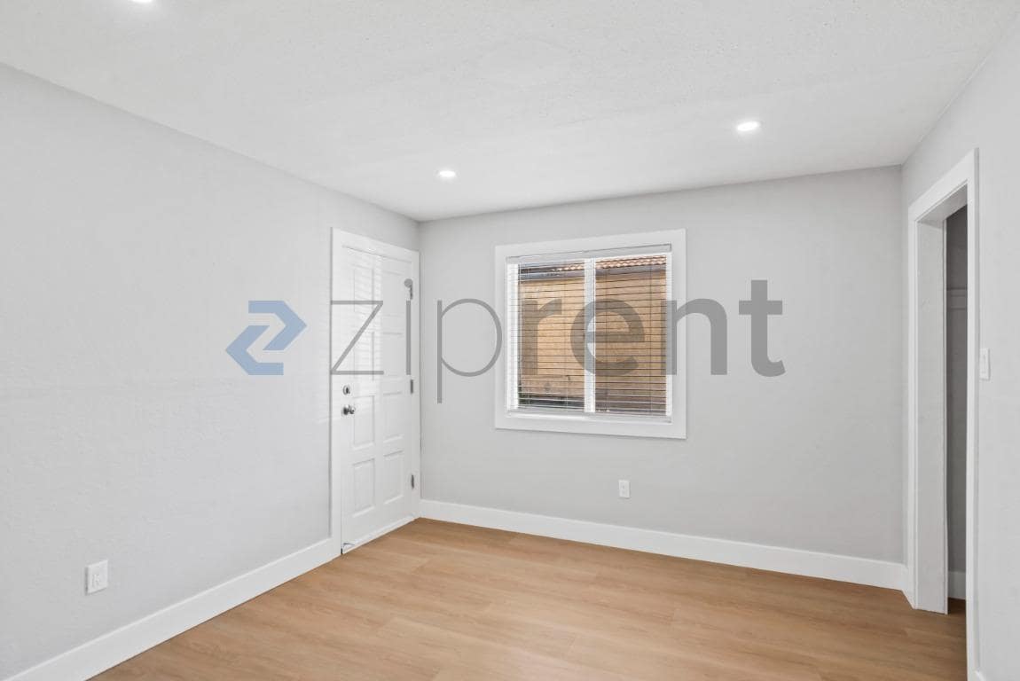 Building Photo - Unit A