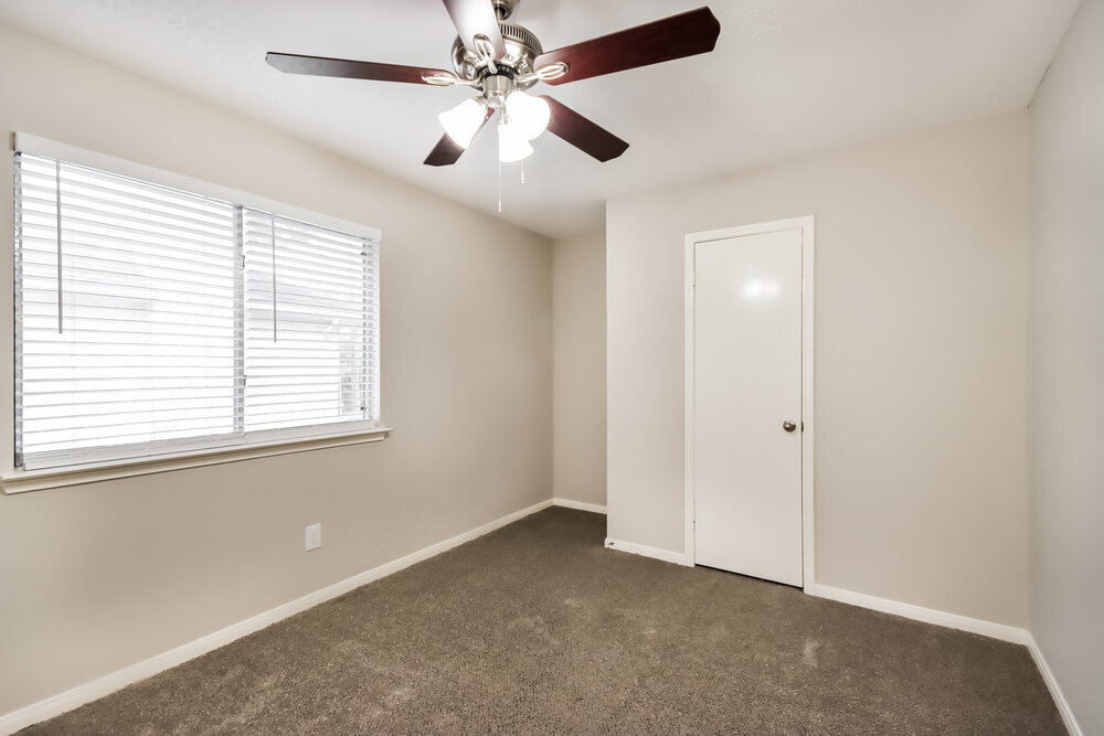 Building Photo - 6923 Echo Pines Dr