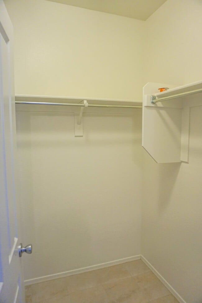 Building Photo - "Charming 3-Bed Oasis with Modern Comfort ...