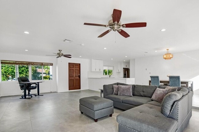 Building Photo - 1478 NE 57th St