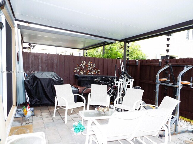 Building Photo - 2363 SE 11th St