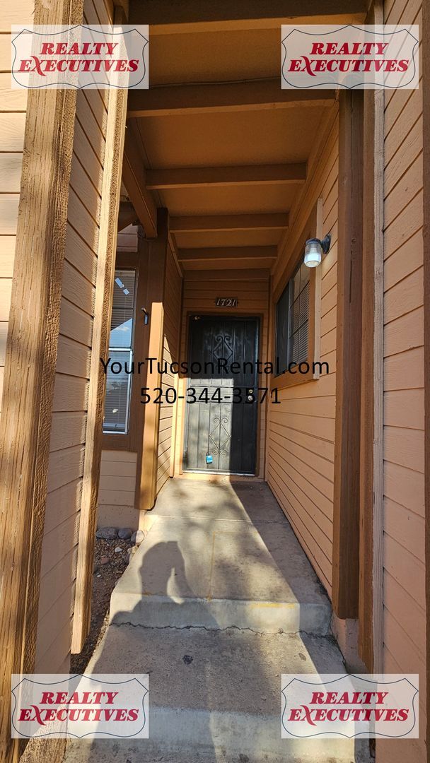 Building Photo - Downstairs - 3 Bedrooms and 2 baths with a...