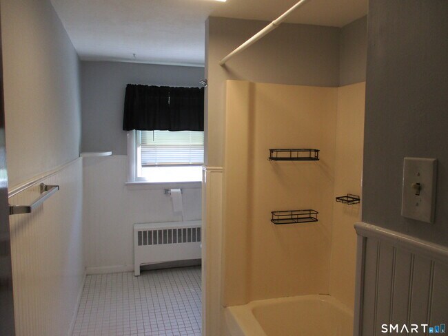 Building Photo - 29 Holmeslea Ct