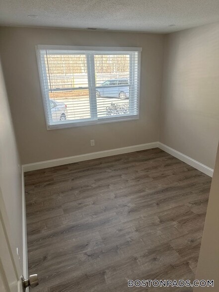 Building Photo - 13-27 Kenmar Dr.