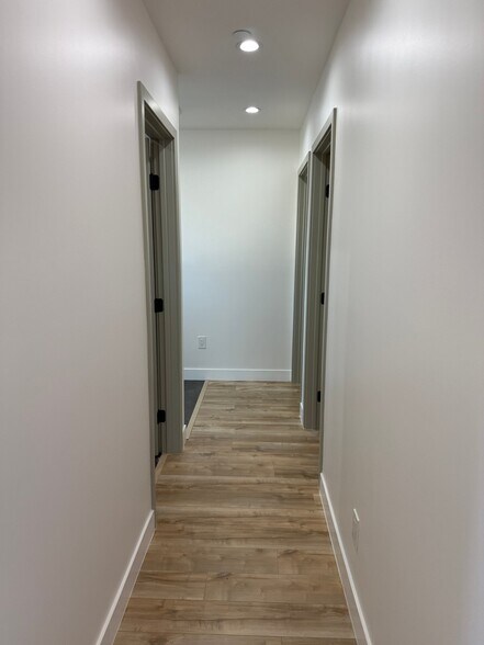 Building Photo - 4931 E San Rafael St