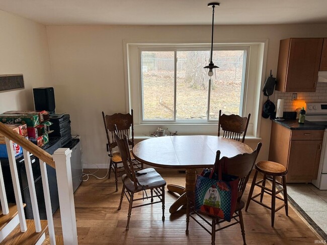 Building Photo - 1310 E Prairie Dr