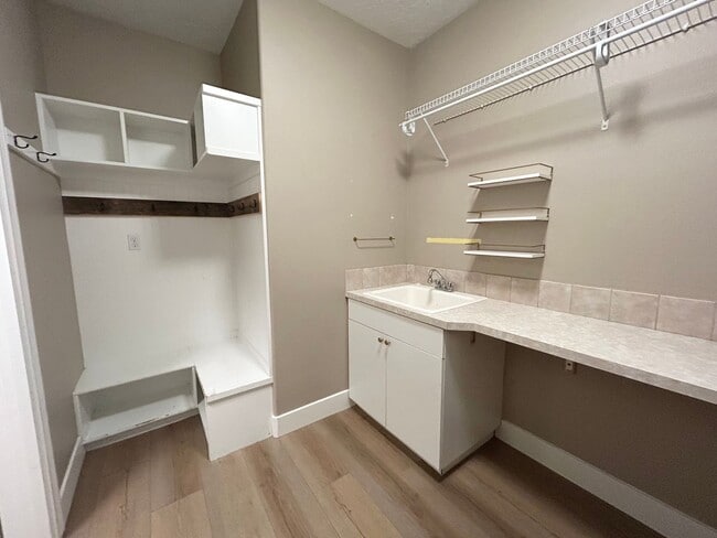 Building Photo - Lochsa Falls 5 Bedroom Home with Private B...