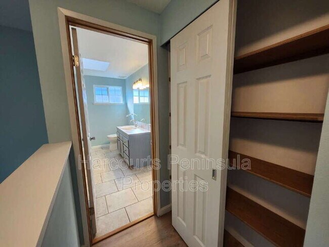 Building Photo - 13132 Lakeridge Cir NW