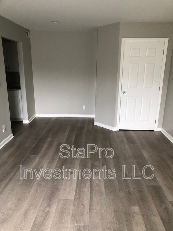 Building Photo - 2360 Hamilton Ave