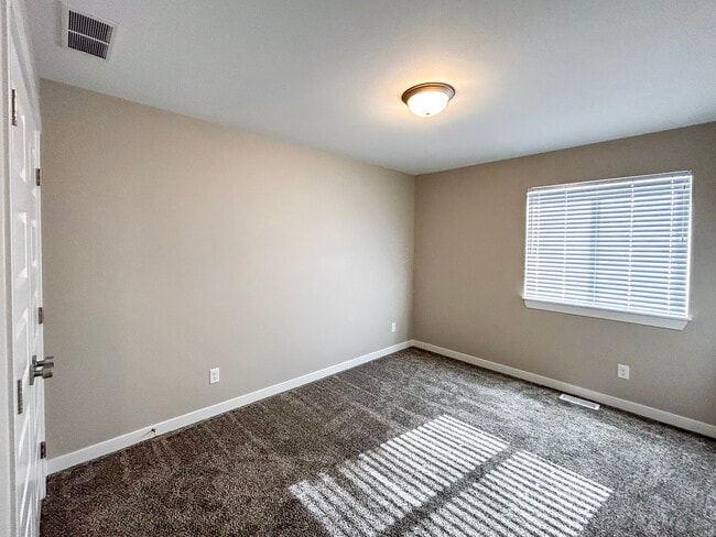 Building Photo - 190 Margette Way