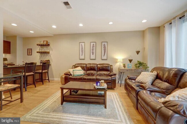 Building Photo - 934 N 3rd St