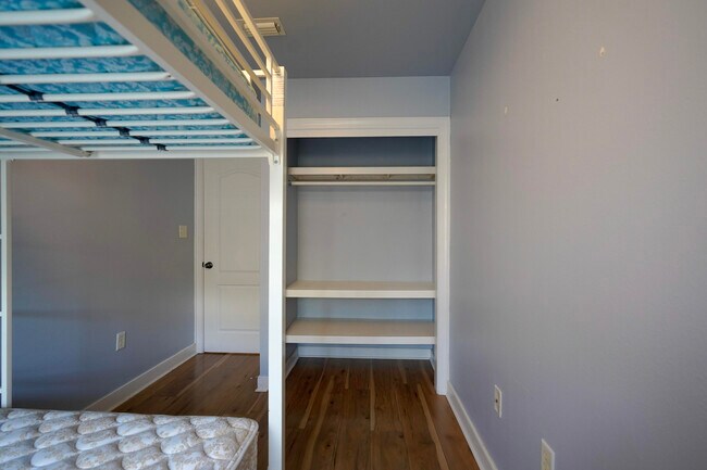 Building Photo - 437 Twin Lakes Ln