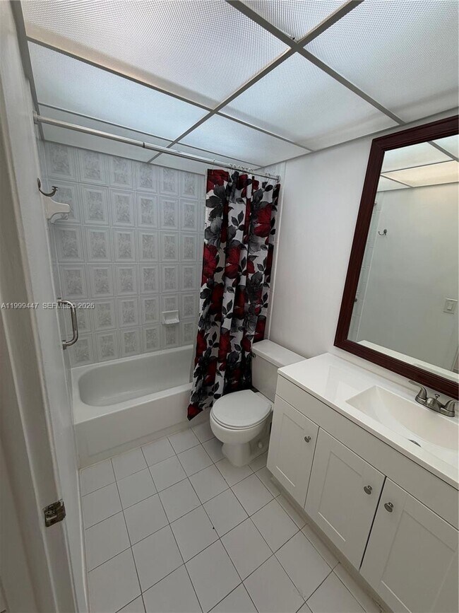 Building Photo - 823 NE 199th St