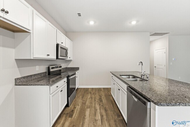 Building Photo - 102 Derbyshire Dr