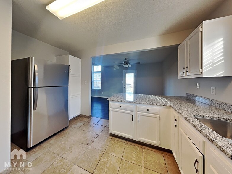 Building Photo - 1698 Prairieview Ln