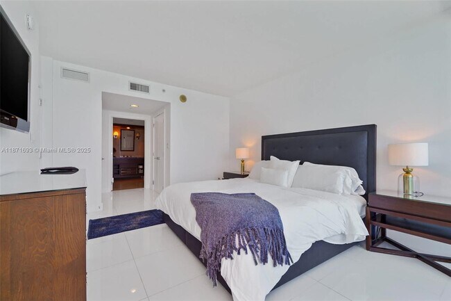 Building Photo - 6801 Collins Ave