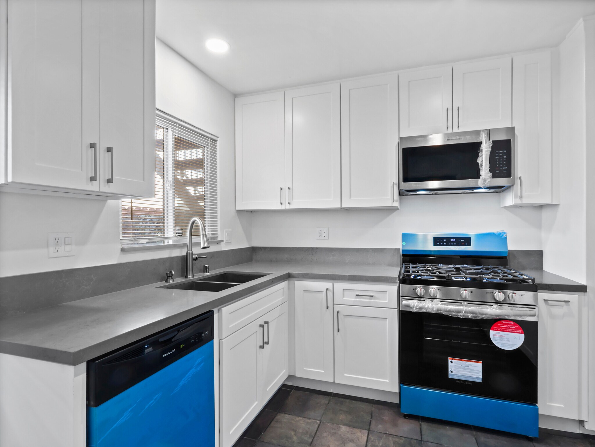 Building Photo - 4918 1/2 Tujunga Ave