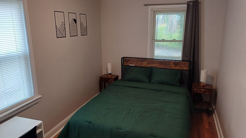 Building Photo - 4221 Grant St NE