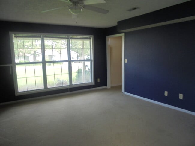 Building Photo - 100 Shara Dr