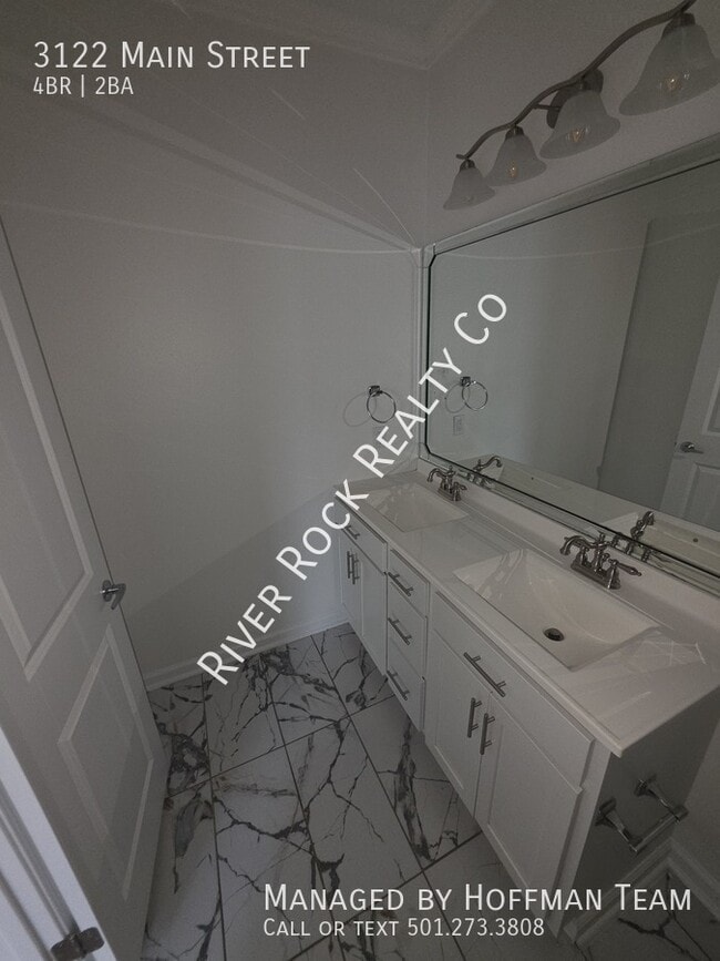 Building Photo - 3122 Main St