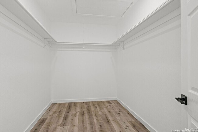 Building Photo - 420 Dreiss St