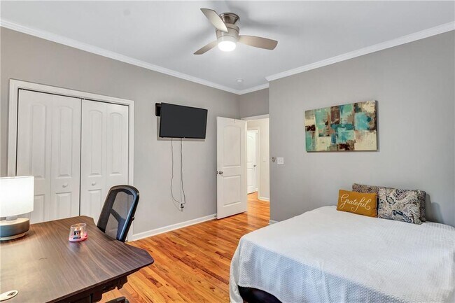 Building Photo - 2418 Bollingbrook Dr SW