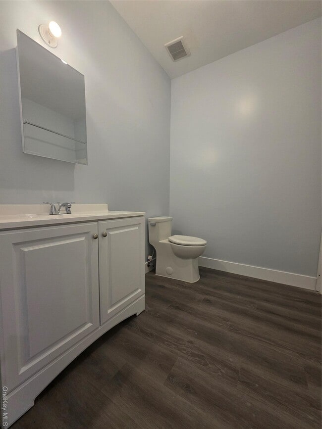 Building Photo - 11 Orange Ln