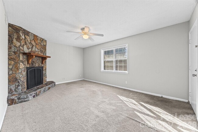 Building Photo - 5805 Hunting Ridge Ln