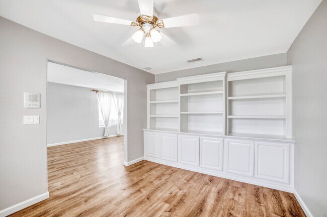 Building Photo - HENDERSON, GATED COMMUNITY, IMMACULATE ONE...