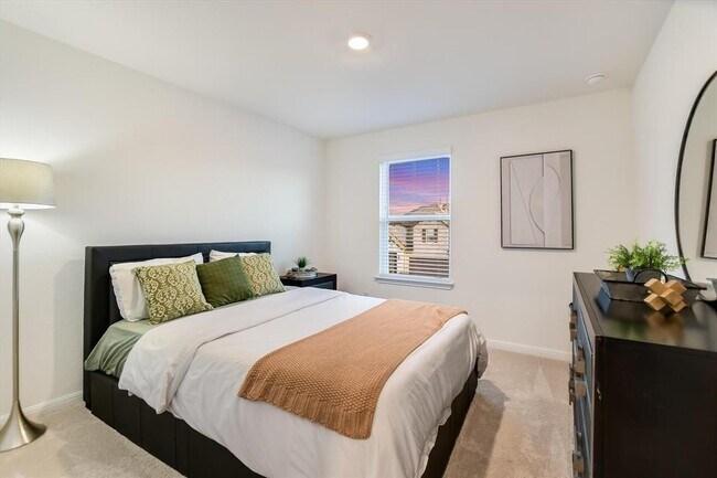 Building Photo - 737 Leeward Pass