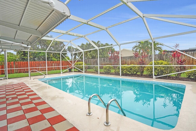 Building Photo - 865 SE Tierra Ct