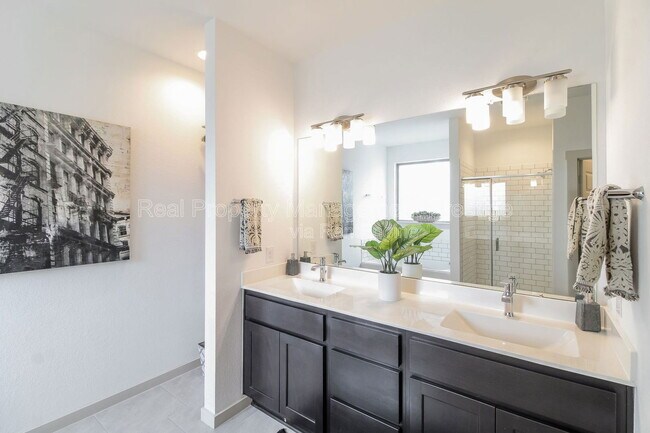 Building Photo - 603 Westwood Dr