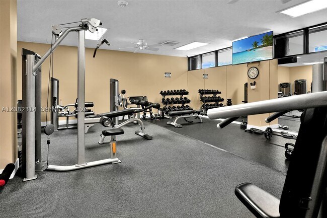 Building Photo - 520 Brickell Key Dr
