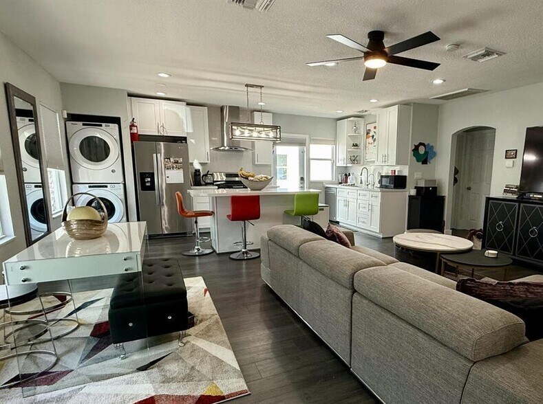 Building Photo - 615 SW 9th St