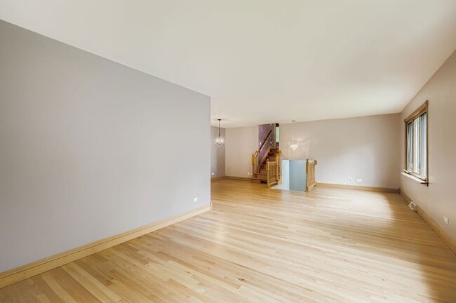 Building Photo - 5904 Elm St