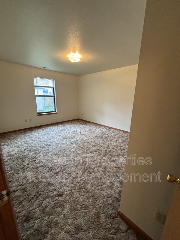 Building Photo - 945 Homewood St