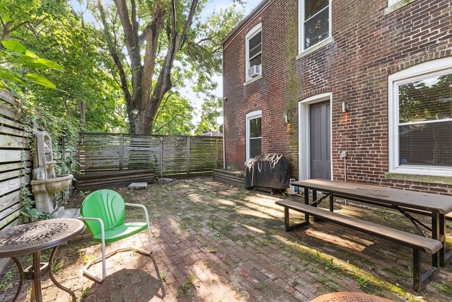 Building Photo - 717 Lampton St