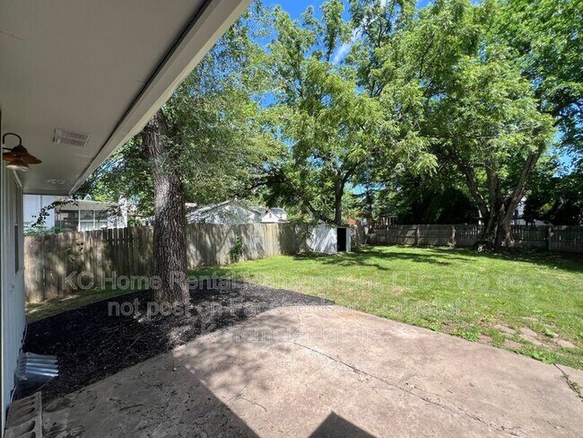 Building Photo - 6708 W 71st Terrace