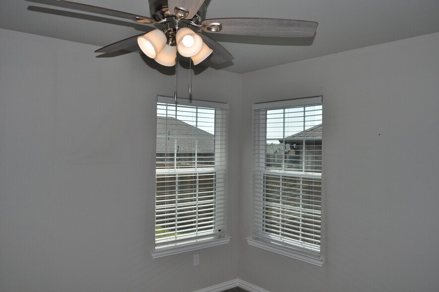 Building Photo - 118 Texoma Mdws