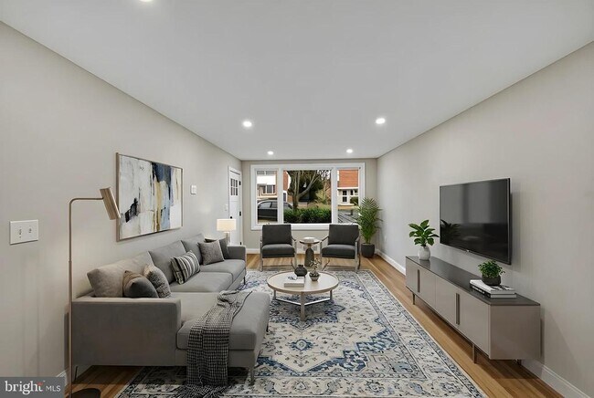 Building Photo - 119 Victor St NE