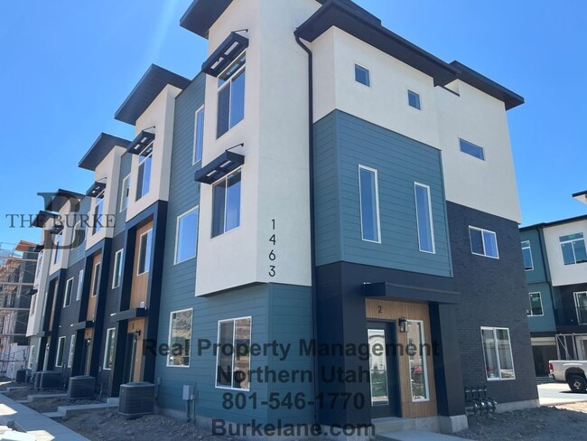 Building Photo - Brand New 3 Bed 2.5 Bath Townhome!