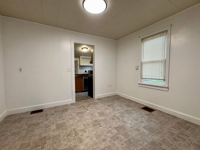 Building Photo - 2 Bedroom 1 Bathroom in Middletown!