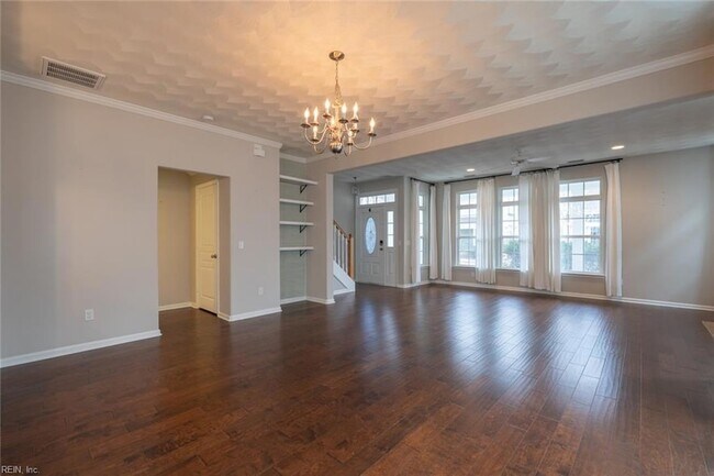 Building Photo - 5616 Memorial Dr